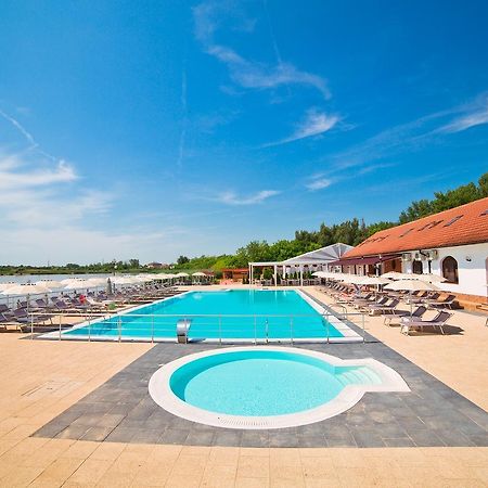 Hotel Evergreen Amara Ngoại thất bức ảnh