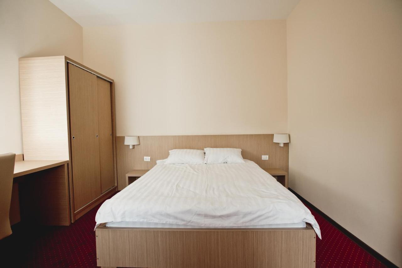 Hotel Evergreen Amara Ngoại thất bức ảnh
