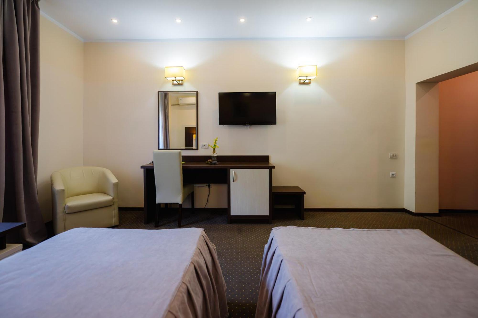 Hotel Evergreen Amara Ngoại thất bức ảnh