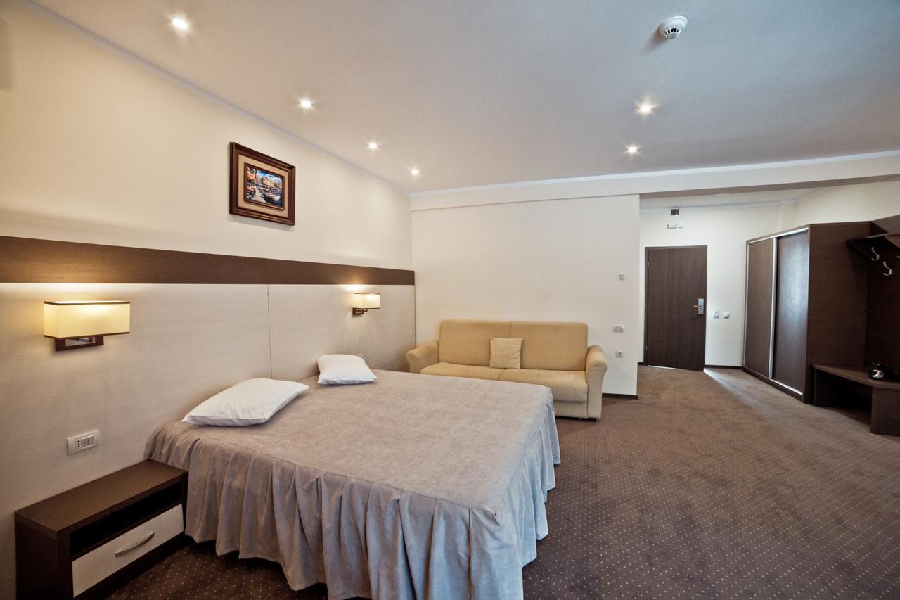 Hotel Evergreen Amara Ngoại thất bức ảnh