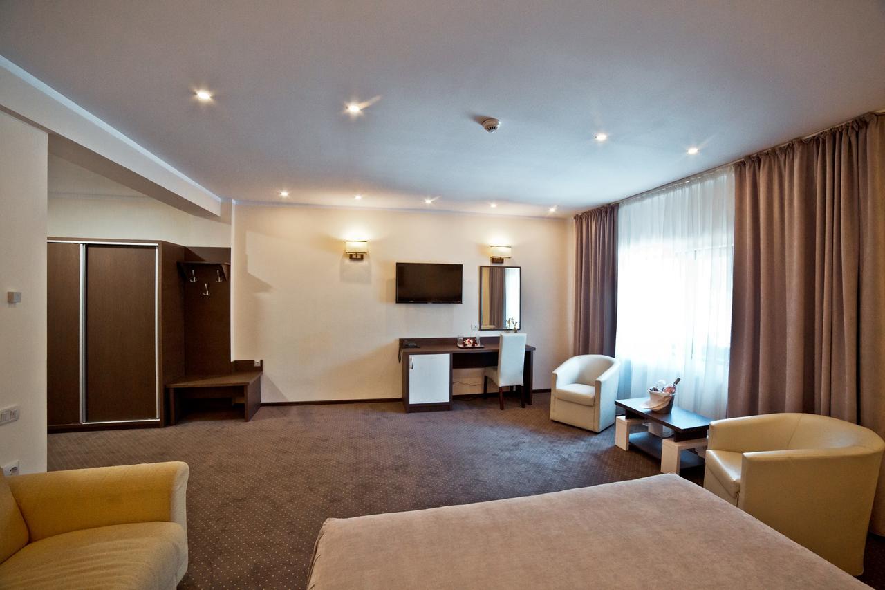 Hotel Evergreen Amara Ngoại thất bức ảnh