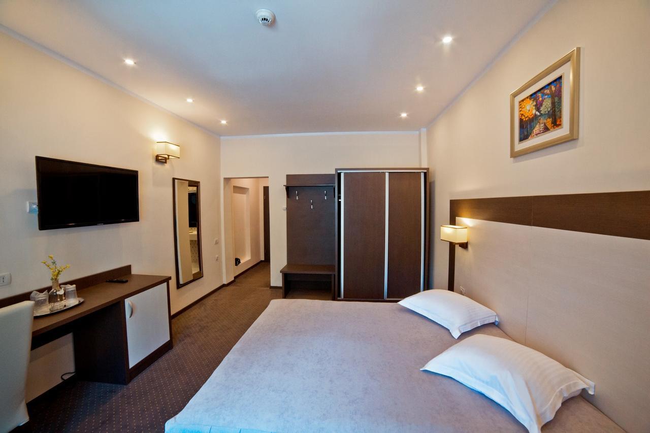 Hotel Evergreen Amara Ngoại thất bức ảnh