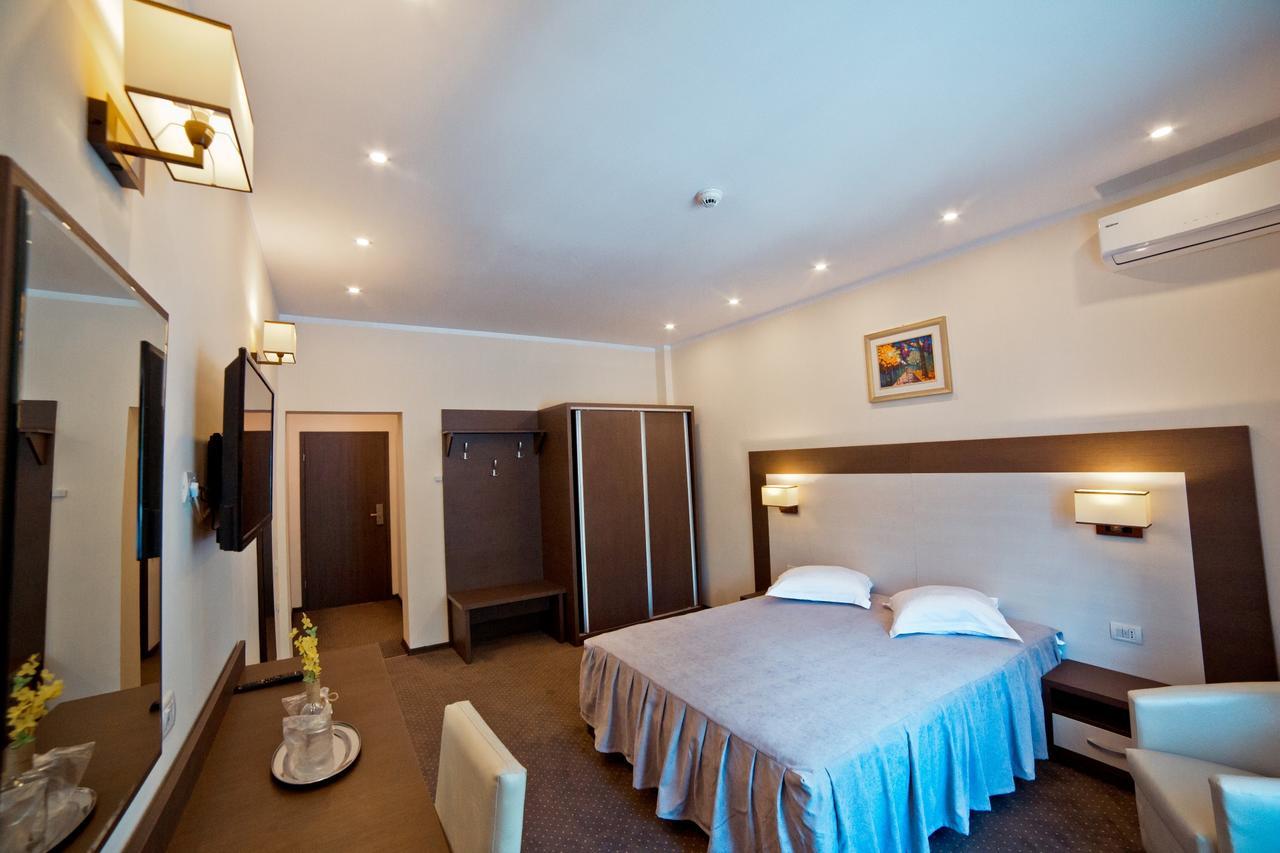 Hotel Evergreen Amara Ngoại thất bức ảnh