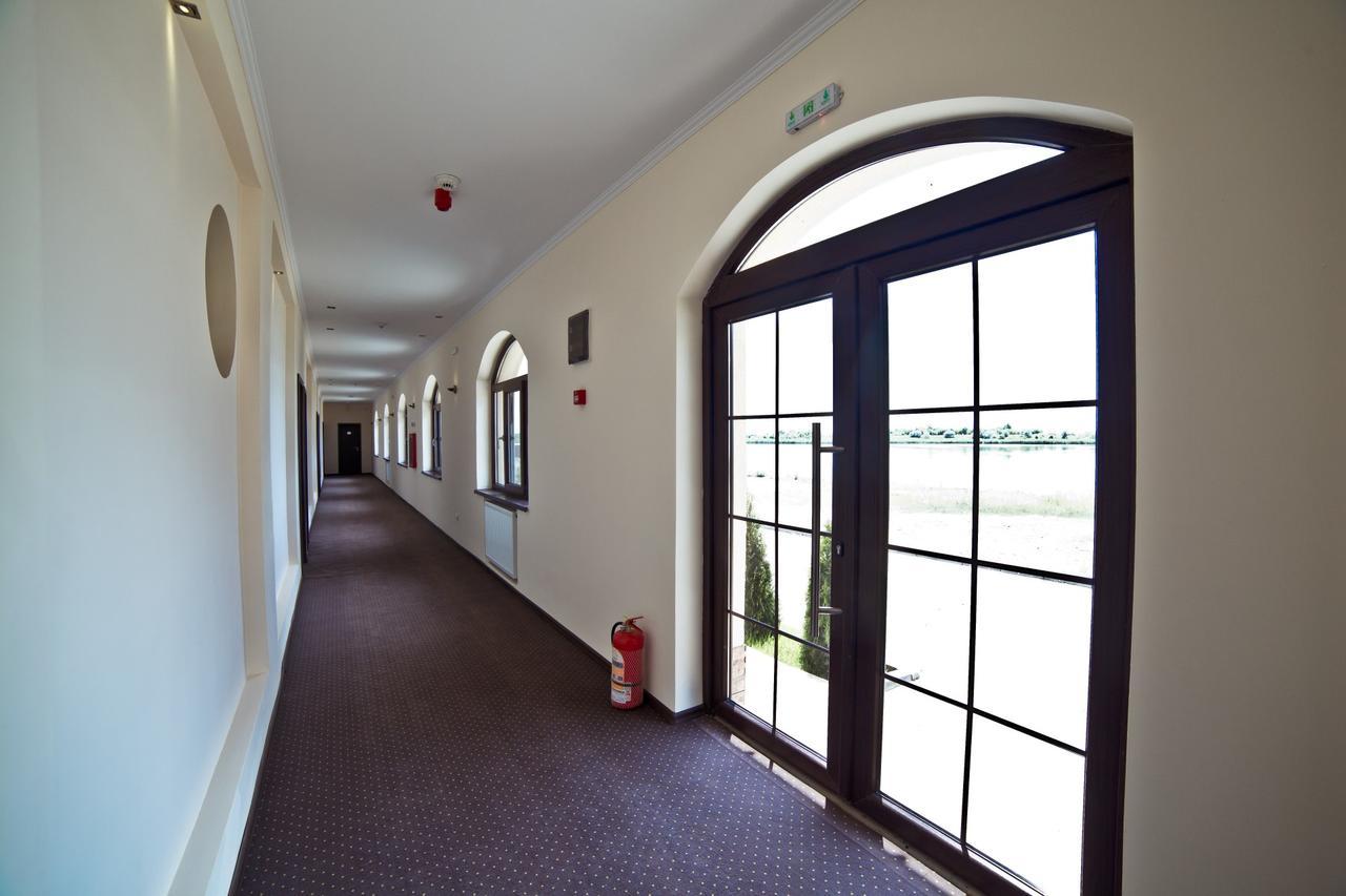 Hotel Evergreen Amara Ngoại thất bức ảnh